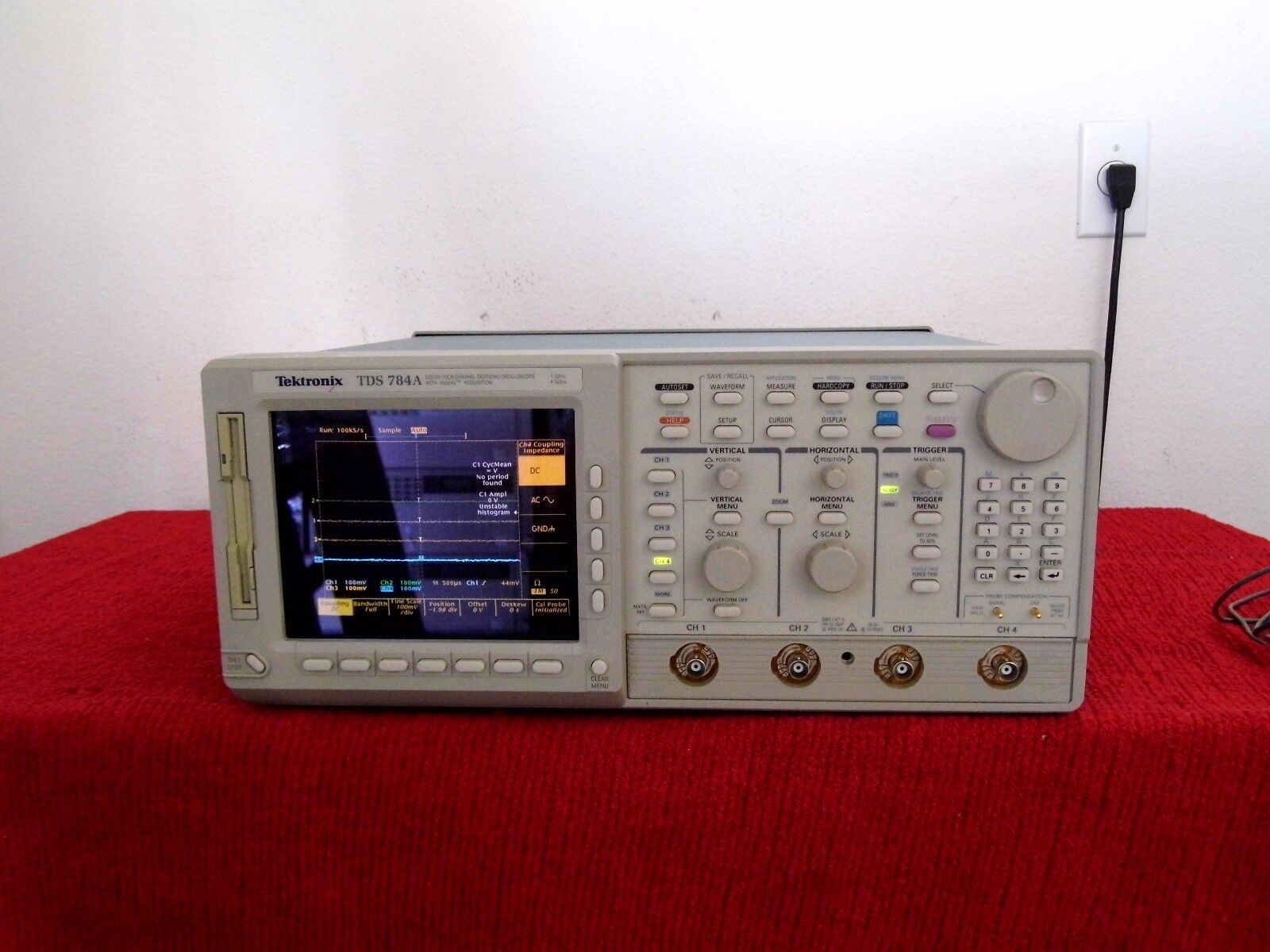 Tektronix TDS784A DPO Oscilloscope 1GHz, 4GS/s Tektronix TDS784A DPO Oscilloscope 1GHz, 4GS/s